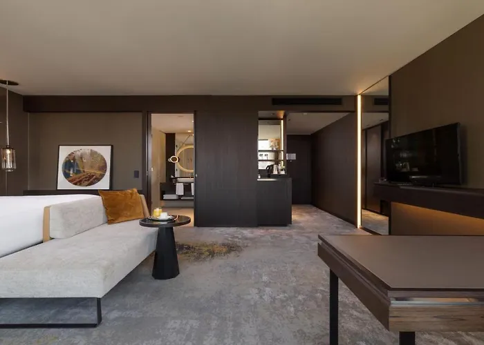 Intercontinental - By Ihg 5*